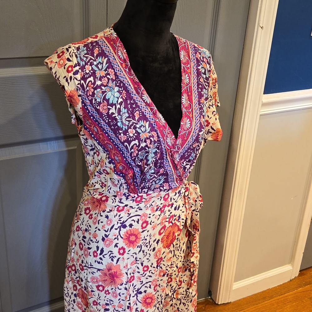 NWT floral maxi dress size large.